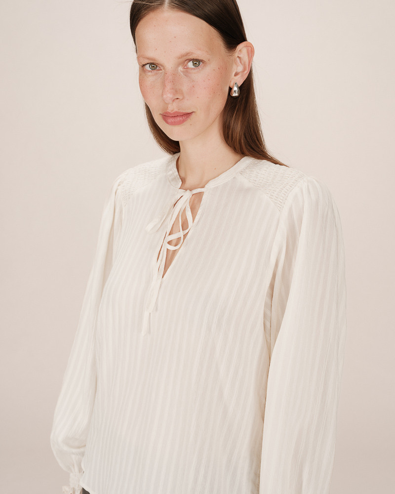 Blouse manches longues avec encolure à nouer - Grace&Mila