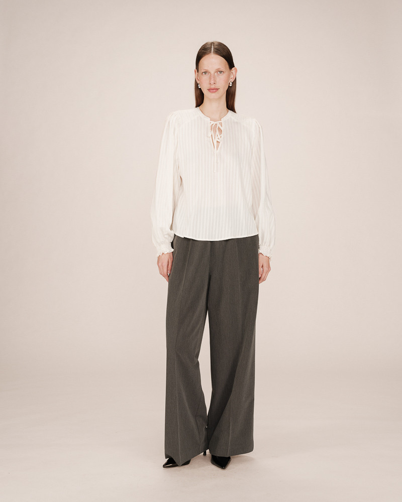 Blouse manches longues avec encolure à nouer - Grace&Mila